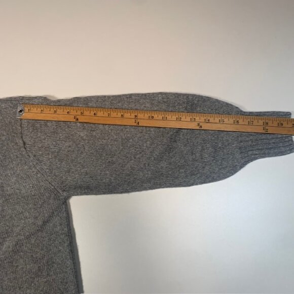 Denver Hayes Extreme 2.0 Grey Crewneck Sweater NWT Small - Picture 7 of 9